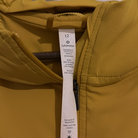 Lululemon Pack it up Jacket - Picture 5 of 9